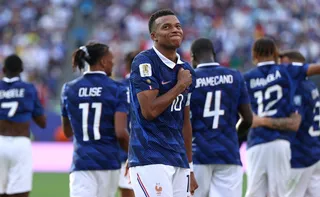 Imagem ilustrativa da imagem Mbappé destrói Suécia, Olise dá show e França vai às oitavas da Copa