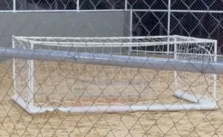 Imagem ilustrativa da imagem Menino de 10 anos morre após ser atingido por trave de futebol em SC