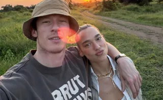 Imagem ilustrativa da imagem Moradores protestam contra casamento de Dua Lipa na Itália