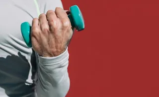 Imagem ilustrativa da imagem Musculação reverte sinais de envelhecimento cardíaco em idosas, aponta estudo