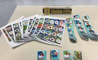 Imagem ilustrativa da imagem Polícia apreende 1.025 figurinhas da Copa supostamente falsificadas em Guaçuí