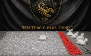 Imagem ilustrativa da imagem Polícia apreende quase 1,5 mil pinos de cocaína no Bairro da Penha