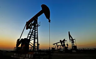Imagem ilustrativa da imagem Preço do petróleo sobe 2% com volta de ataques entre EUA e Irã