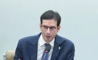 Imagem ilustrativa da imagem Relator mudará projeto de lei sobre 6x1 para evitar impacto em remuneração