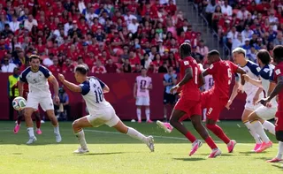 Imagem ilustrativa da imagem Reserva salva, Canadá busca empate com a Bósnia e Herzegovina e pontua pela 1ª vez