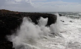 Imagem ilustrativa da imagem Ressaca: Marinha emite alerta de mar grosso com ondas de até 4 metros no ES