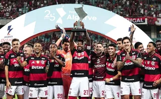 Imagem ilustrativa da imagem Samuel Lino é decisivo, Flamengo bate Benfica e leva Troféu do Algarve