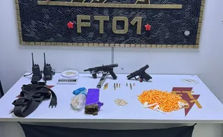 Imagem ilustrativa da imagem Submetralhadora e pistola são apreendidas pela Polícia Militar em Vitória