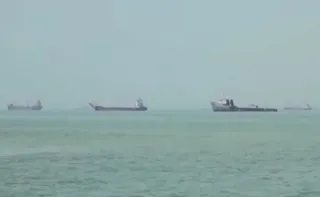 Imagem ilustrativa da imagem Trump recua e desiste de cobrar taxa sobre navios no Estreito de Ormuz
