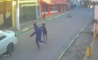 Imagem ilustrativa da imagem VÍDEO | Homem desce de táxi e tenta sequestrar criança no meio da rua em SP
