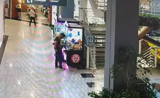 Imagem ilustrativa da imagem VÍDEO: homem é preso após furtar dinheiro de máquinas em shopping na Praia da Costa