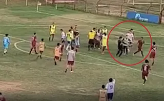 Imagem ilustrativa da imagem VÍDEO: jogador sub-17 desmaia após ser agredido durante partida de futebol no ES