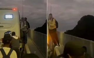 Imagem ilustrativa da imagem VÍDEO: ônibus dá pane na 3ª Ponte e passageiros usam mureta para descer do coletivo