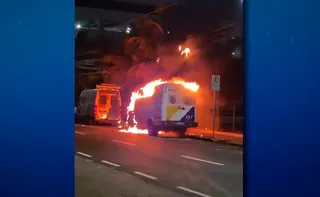 Imagem ilustrativa da imagem Viatura do batalhão de trânsito é atingida por incêndio em Vila Velha