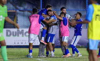 Imagem ilustrativa da imagem Vitória supera trauma e vai à final da Copa ES