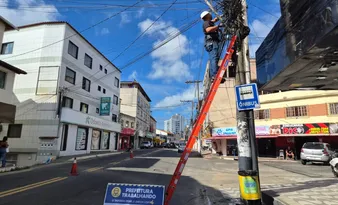 Imagem ilustrativa da imagem Guarapari já retira excesso de fios em postes da cidade