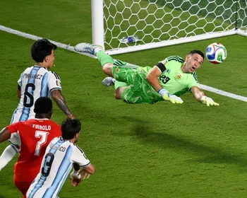 Imagem ilustrativa da imagem Goleiro da Argentina diz sentir dor nas mãos todos os dias