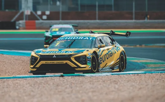 Imagem ilustrativa da imagem Emoções da Stock Car ao meio-dia na TV Tribuna/Band