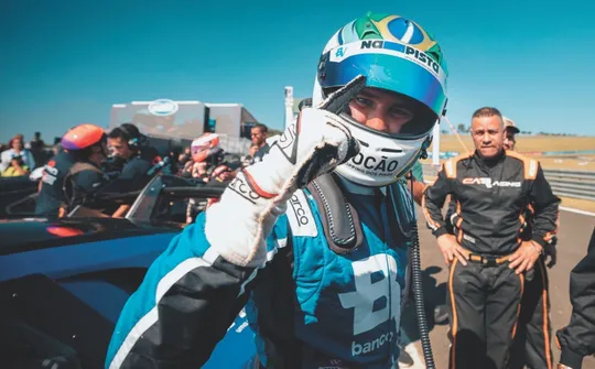 Imagem ilustrativa da imagem Stock Car: Baptista celebra 2ª vitória no ano