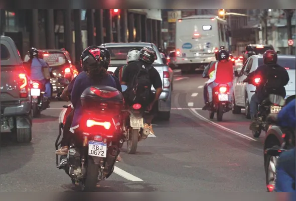 Médicos alertam para o aumento de acidentes graves com motociclistas, que têm provocado mais internações, cirurgias e sequelas permanentes