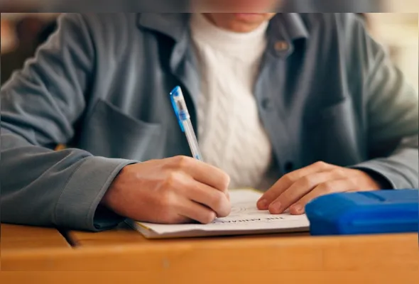 Apenas 10 estudantes tiraram nota 1.000 na Redação do Enem 2025