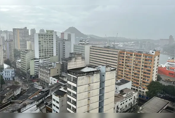 Vista aérea dos prédios do centro de Vitória, para onde a prefeitura planeja até 11 mil moradias, com a previsão de R$ 6 bilhões em investimento total