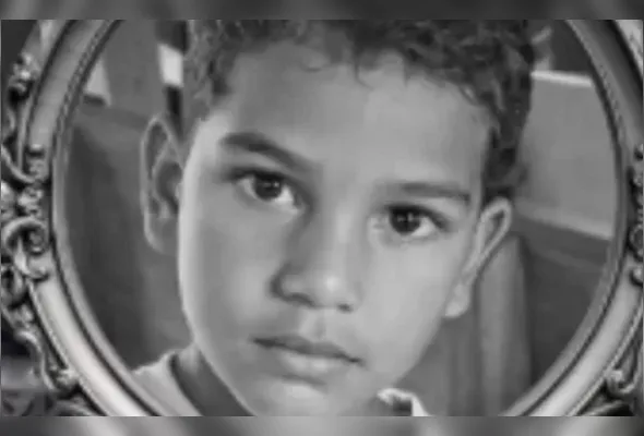 Menino de 6 anos morreu após ser atingido por facas que estavam dentro de uma mochila