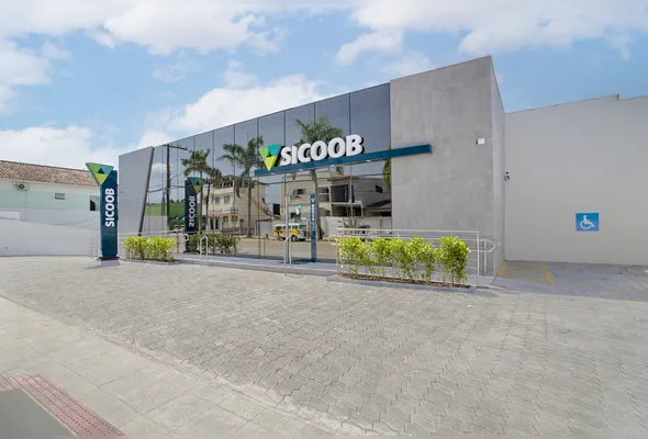 Agência Sicoob em Jacupemba, Aracruz: um dos 143 pontos de atendimento do sistema regional no Espírito Santo