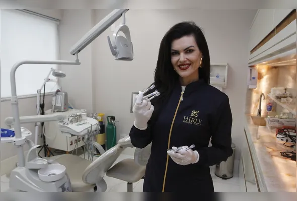 Andressa Hirle orienta paciente a perguntar qual produto será utilizado e confirmar se  tem registro na Anvisa