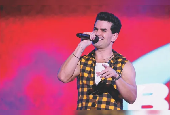 Gabriel Gava, o sertanejo capixaba, faz show no Café de La Musique, no Jockey de Itaparica