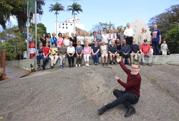 O regente fábio lahass com os coralistas do Gospelpower Chor Wien, da Áustria, em visita ao Convento