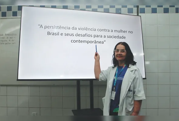 Elisani de Arruda, professora do Sesi, destaca que a prova escolhe tópicos que refletem problemas recorrentes