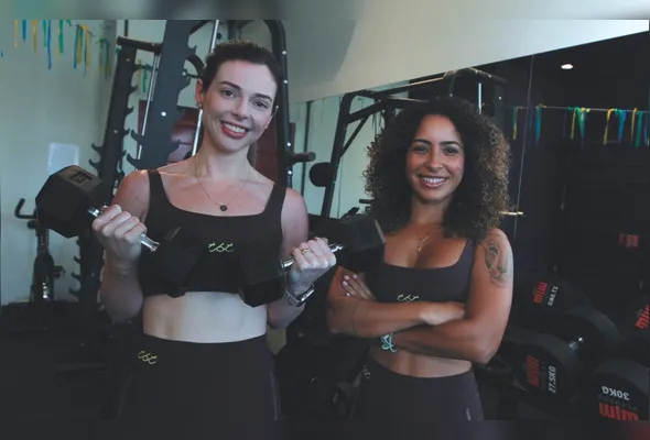 Letícia Brêda com a educadora Thayane Banhos:  treino mais personalizado após emagrecimento