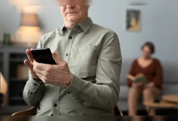 Especialistas alertam que o uso excessivo das redes sociais pode favorecer isolamento, ansiedade e dependência comportamental entre idosos