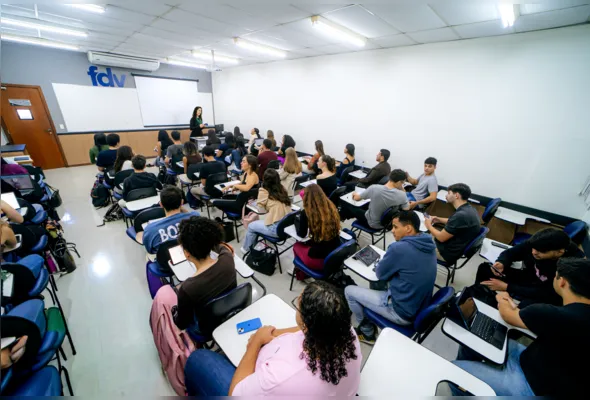 Sala de aula da Faculdade de Direito de Vitória (FDV); a instituição reúne graduação, especialização, mestrado,
doutorado e pós-doutorado em ambiente exclusivamente dedicado ao ensino jurídico.