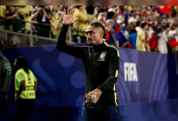 Raphinha trabalhou em campo ao lado dos companheiros