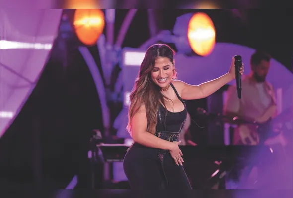 Simone Mendes canta os sucessos “Me Ama ou Me Larga” e “Saudade Proibida” no domingo, em Alfredo Chaves