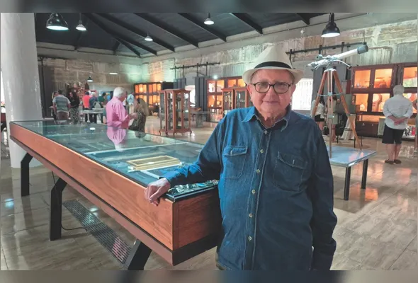 Jornalista Gutman Uchôa, de 95 anos, é o idealizador do museu que reúne itens colecionados ao longo dos anos