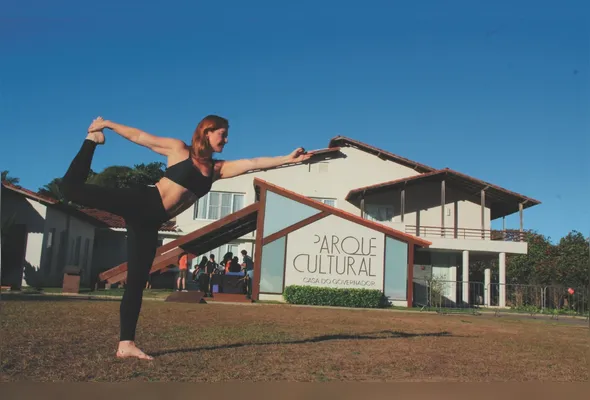 Grazielly Favero é professora no Núcleo Yoga no Parque, em Vila Velha