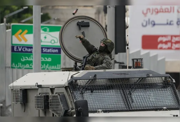 Imagem ilustrativa da imagem Israel e Irã rompem trégua após dois meses e voltam a trocar fogo