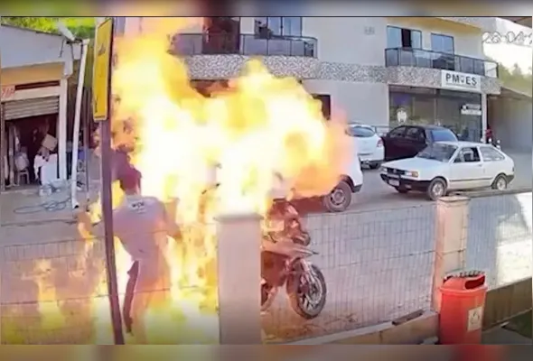 Homem incendiou motocicleta para impedir uma abordagem policial