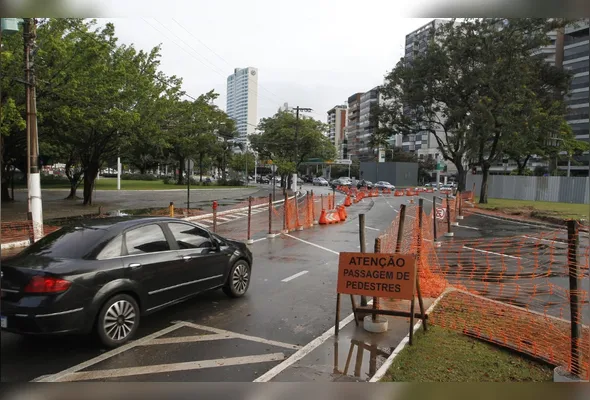 Obras na altura da entrada da Ilha do Frade com a Avenida Saturnino de Brito, Praia do Canto.