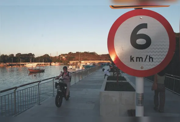 Bicicletas elétricas e autopropelidos  podem circular na nova orla do Canal de Camburi desde que respeitem limite de velocidade