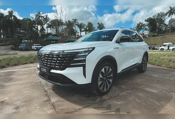 CS75 chega com  proposta premium e será vendido  em versão única
