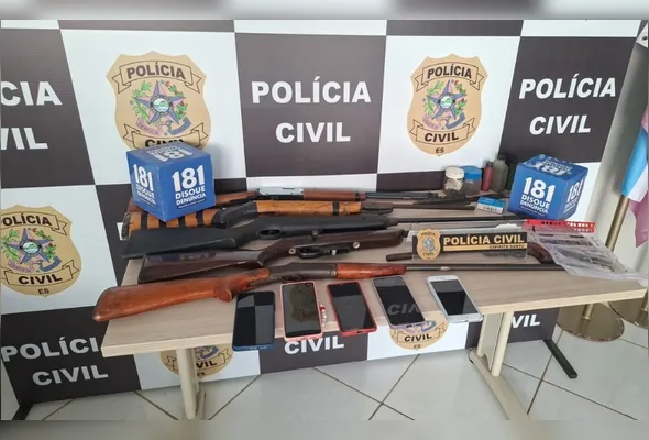 Seis armas de fogo foram apreendidas nesta quinta-feira (11)