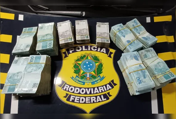 Dinheiro apreendido durante fiscalização