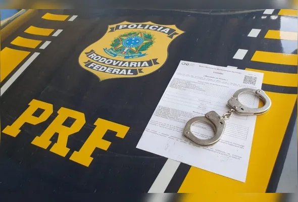Imagem ilustrativa da imagem PRF prende homem condenado por agressão à mulher na Serra
