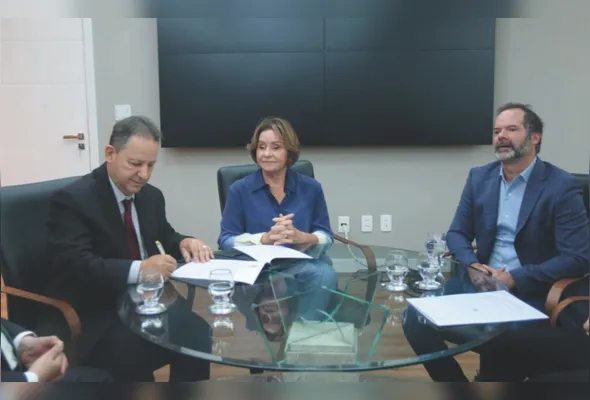 Acordo de cooperação técnica foi assinado por Fernando Saliba, Janete Vargas Simões e Tadeu Barros