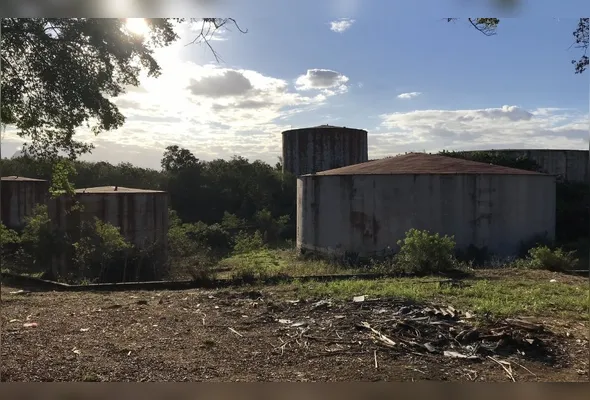 Tanques estão abandonados