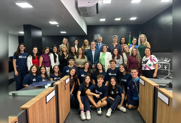 Irmãos Maristas, educadores, estudantes e famílias participaram da Sessão Solene na Câmara de Vila Velha